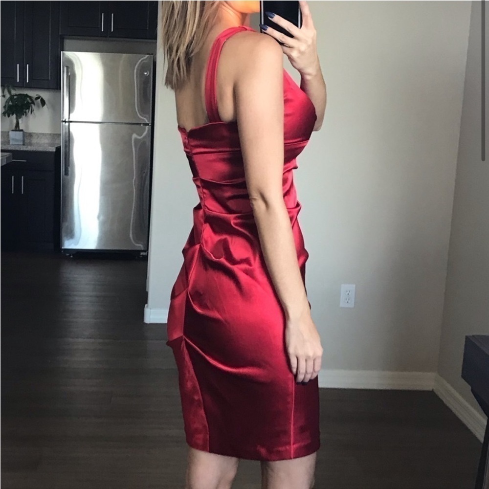 Xscape Red Satin Ruched Rosette Shoulder Midi Dress Size Small/4 - Picture 9 of 13